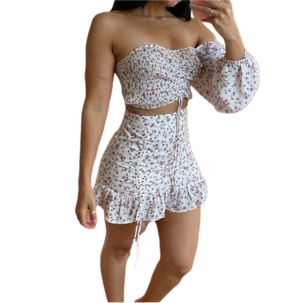 Lelis collection, two piece set size small, one sleeve, flower pattern. Cute